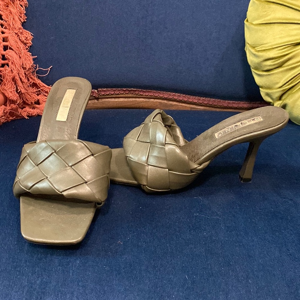 Size 8 olive gray billini heels